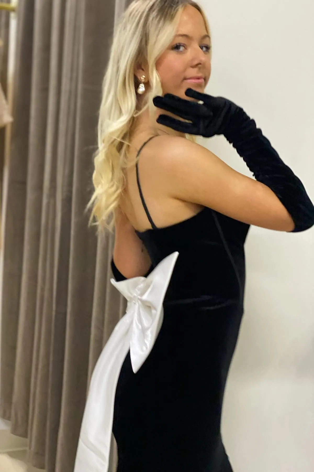 Charming Mermaid Sweetheart Black Velvet Long Prom Dress with Bow