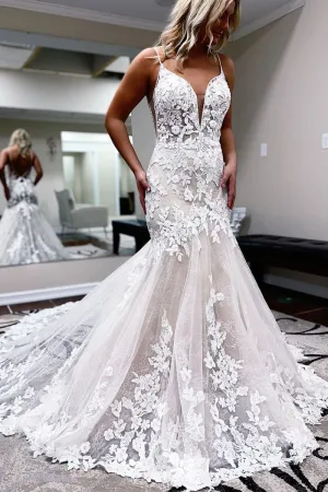 Charming Mermaid V Neck Lace Wedding Dresses with Appliques VK0731118