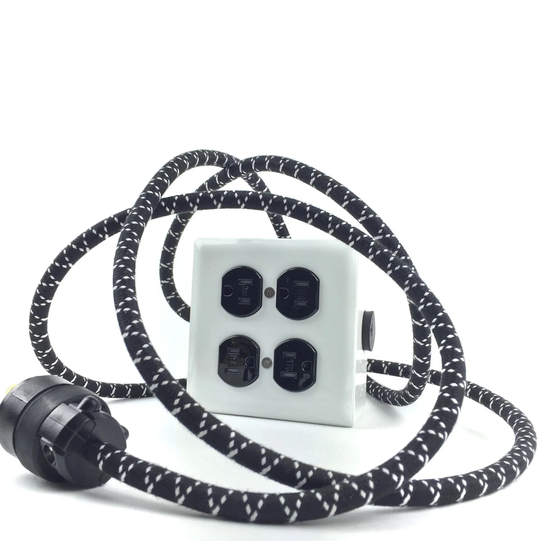 Extō AC/DC Black & White - A Modern Dual-Tamper-Resistant Outlet, 15-AMP Extension Cord